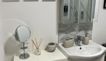 No5 at 53 - 2 bed apartment in Leek, Staffs Peak District - Foto 3