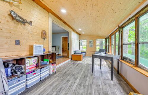 Lakefront Cabin with Fire Pit, Dock, and Boat Rental - Foto 3