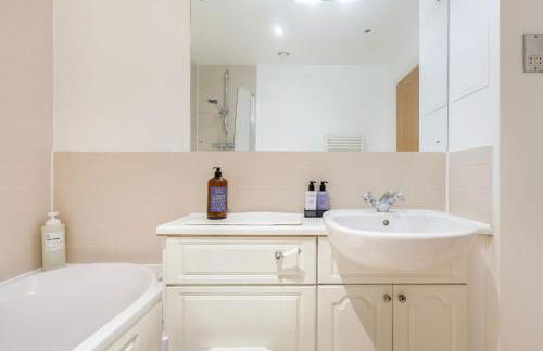 City 2BR Near Thames & Bank - Foto 9