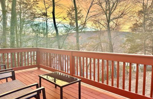 Chic Chalet River Views & Access - Foto 1