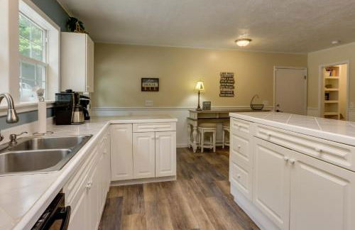 Dock and Screened Porch Lake of the Ozarks Getaway! - Foto 5