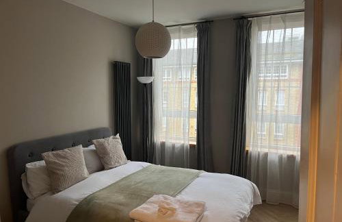 Two Bedroom Riverside Apartment in Rotherhithe Village - Foto 17