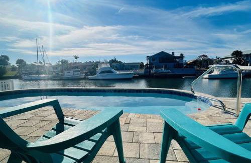 Waterfront home with pool and gameroom! - Foto 10