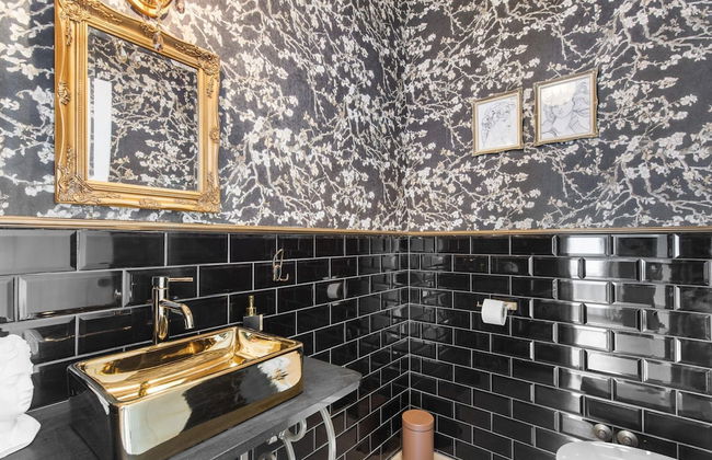 Modern Villa With Swimming Pool and Fenced Garden - Photo 12