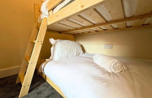 Pool Table 1-Bedroom House, near City Centre and Public Transport, Dog Friendly, Sleeps 5, Free Parking - Foto 3