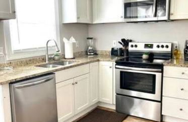 Condo 5 min Uptown I Fast Wi-Fi & Private Patio - Foto 3