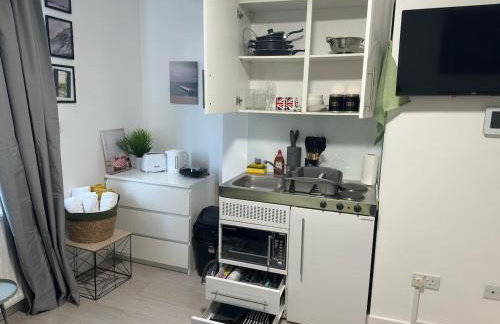 Bright Studio Apt, Great connection 2B - Foto 27