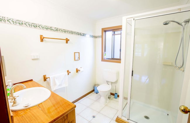 Wisteria Cottage and Cabins - Photo 27