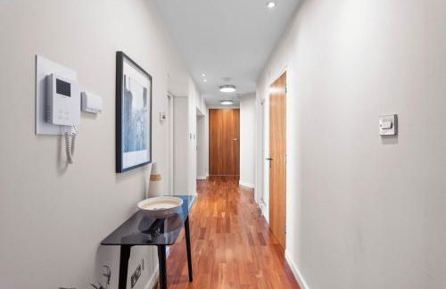 Central 2BR Park Royal Apartment with Balcony and Parking - Photo 6