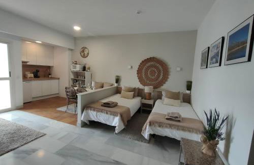 Bright & Cozy studio in the center of Puerto Banus, pool and terrace. - Foto 12