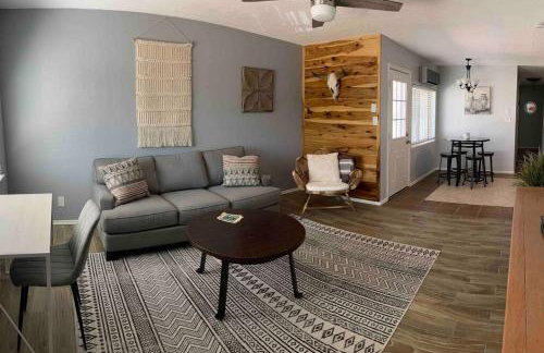 Comfy, contemporary quiet retreat vacation home with views - Foto 17