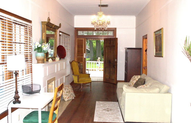 Walk to Downtown Scene - Photo 3