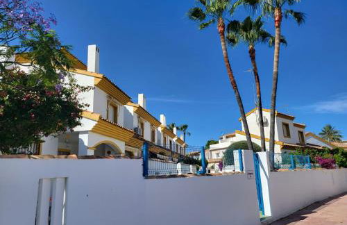 MET Oliva Nova Playa chalet grande con jardín MET a 5 minutos y a 3 de la playa - Photo 16