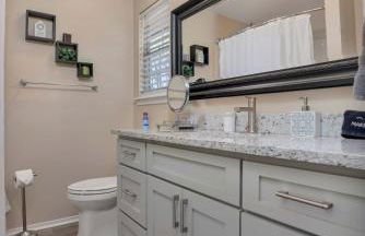 Relaxing Backyard with Fire Pit and Near Parks - Foto 21