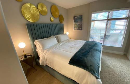 Lux One Bedroom Condo with Garden View - Photo 15