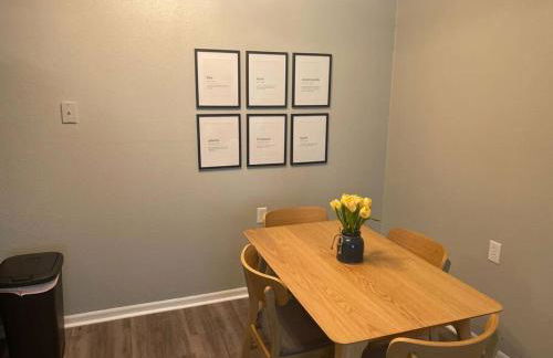 The Ingrid Apt #8 - Fresh and Simple 2bd with WiFi - Foto 2