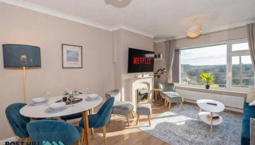 Large 4BR - Ideal Long Stays - Parking - Fast WiFi - Foto 3