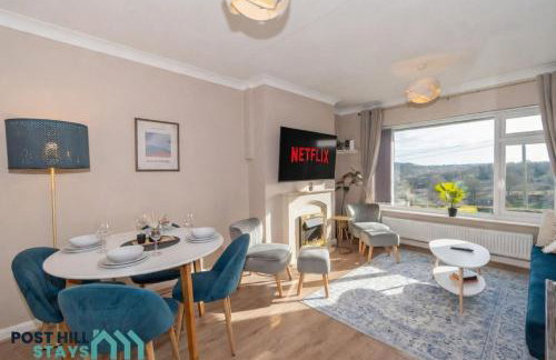 Large 4BR - Ideal Long Stays - Parking - Fast WiFi - Foto 3