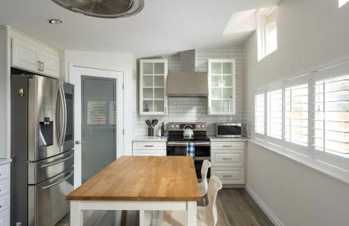 Cozy Family Retreat with Yard - Walk to Olde Town - Foto 12