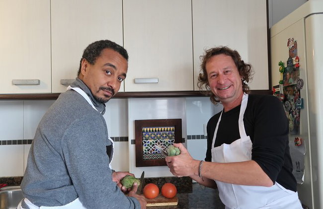 Paella tradicional Valenciana, cocinada con leña de naranjo. - Foto 3