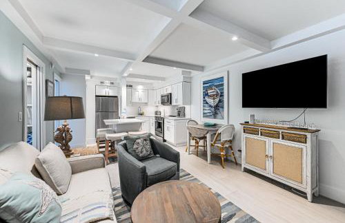 Coastal Downtown Naples Condo - Walk to the Beach! - Foto 6