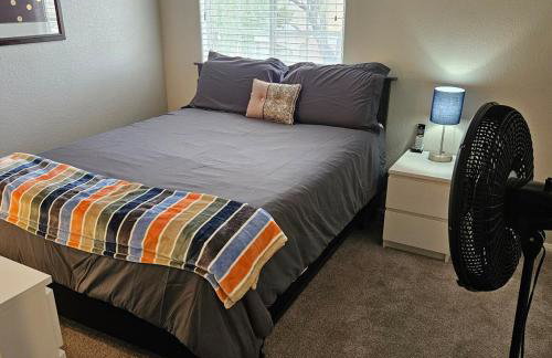 This cute 3 bedroom 2 and half bath is cozy - Photo 25