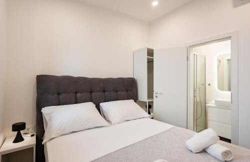 Luxury City Center House - Photo 20