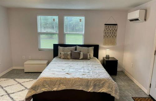 Room 2 - Cozy Queen, Backyard View (Private Bath) - Foto 8