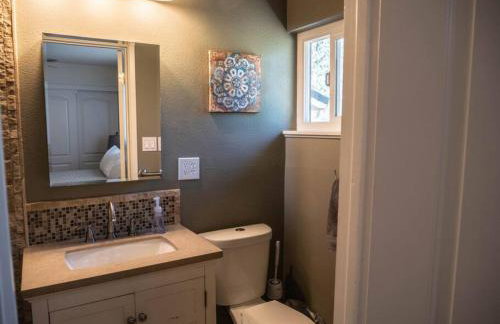 Pool! Quite, Private, remodeled home on the hill - Foto 11