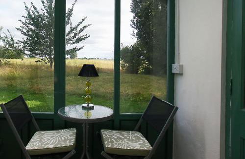 Cozy cottage overlooking fields, Upwell - Foto 10