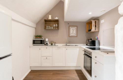 Cosy Cotswolds Farm Stay with Log Burner - Peaceful Winter Retreat - The Dairy - Foto 3