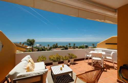 Modern beachside Penthouse with amazing sea views in Costabella, Marbella - Photo 6