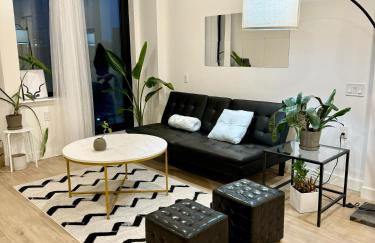 Peaceful Quiet Spacious New Modern Penthouse 3-Bedroom Apartment with a Balcony - Foto 1