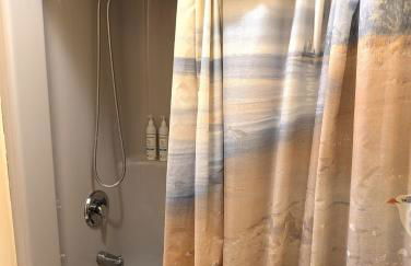 NEW! The Lighthouse - Cute, Large, and Lakefront! - Foto 19