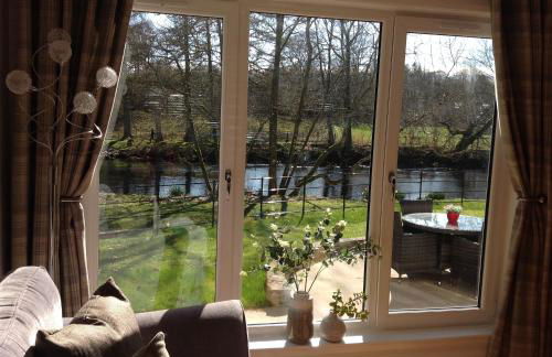 Lovely Riverside Holiday Home - Foto 10