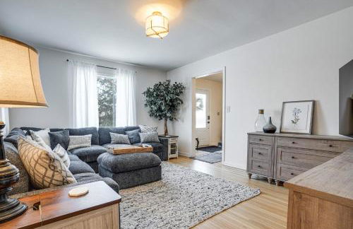 Family Fun on Lake Bemidji! Spacious Home with Yard - Foto 9