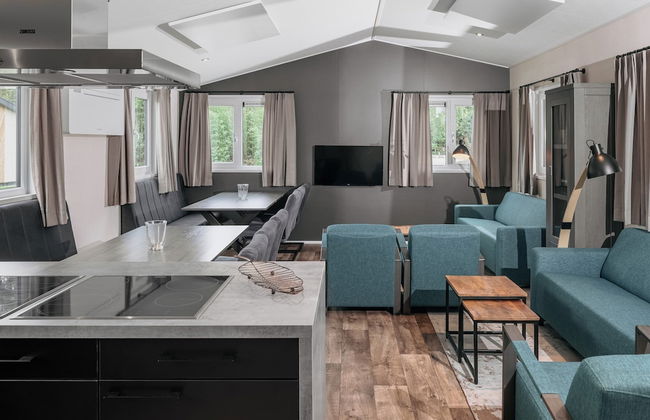 Chalet With Private Jetty - Photo 8