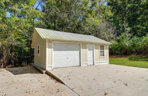 Lake Guntersville Hideaway! Home on Over 2 Acres - Foto 20