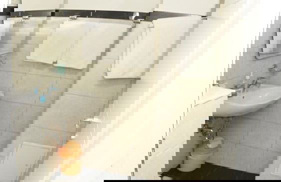 Charming Apartment 3 Sleeps 4 Guests - Photo 18