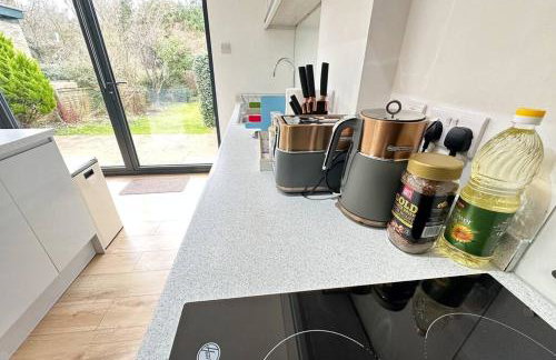 Hutchcomb Villa, 4 Bed Luxury House,Oxford+Parking - Foto 13