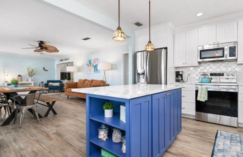 Nautical Escape! Private pool home with a tropical backyard oasis! - Foto 6