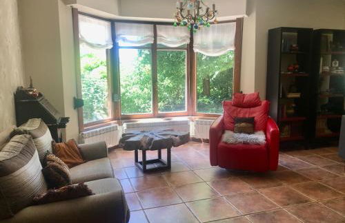 Caserio Arrigorri excelente ubicación jardín con BBQ perfecto para grupos - Foto 30