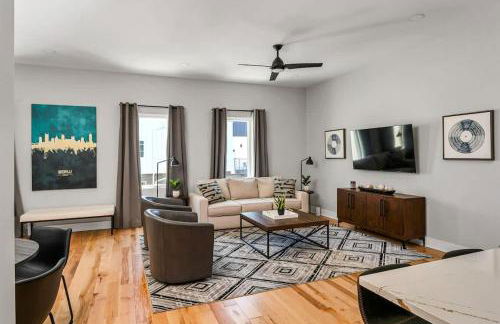 Side-by-Side Homes with Hot Tubs - Sleeps Over 20 Guests - Photo 8