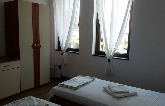 Remarkable 2-bed Apartment in Aleksandrovo - Photo 7