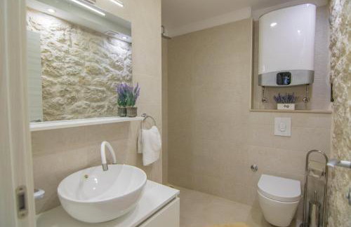 Villa Milena with heated pool and jacuzzi - Photo 46