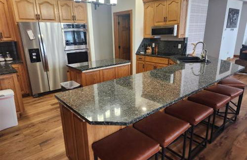 Luxury Family 5BR Lakefront private boat launch - Foto 30