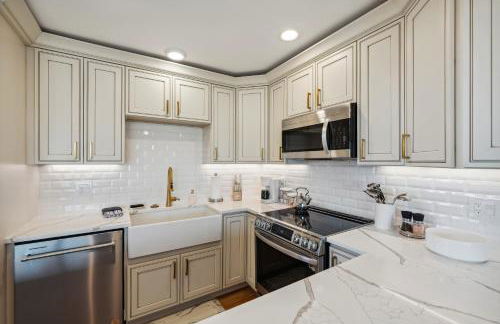 Elegant 4-Season Lake Geneva Condo with Fireplace! - Foto 13