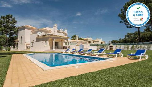 8-bed Villa in Vilamoura-sleeps-playground-pool - Foto 2, sunbed