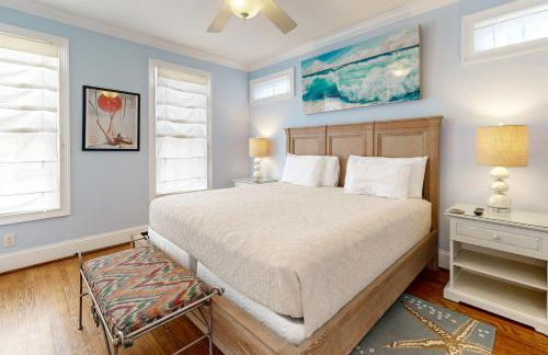 Luxury cottage with pools & multiple decks, 1/2 block to beach - Foto 18