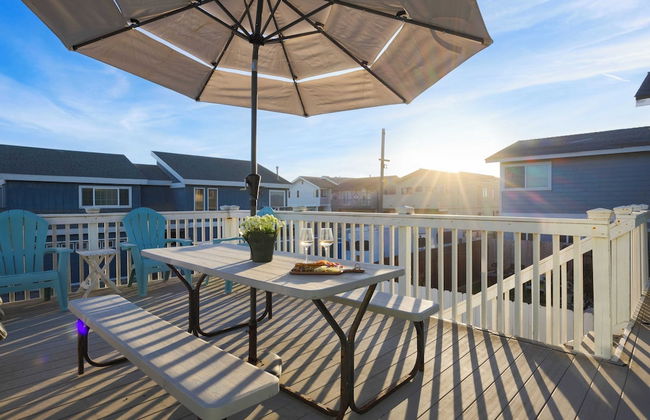 Steps to Beach w/ Patio+deck Foosball Happy Bottom Beach House by Avantstay - Foto 34